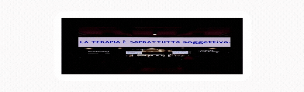 Cartellone sonoro di 15 metri composto da monitor che spiega come si può percepire la terapia psicologica
