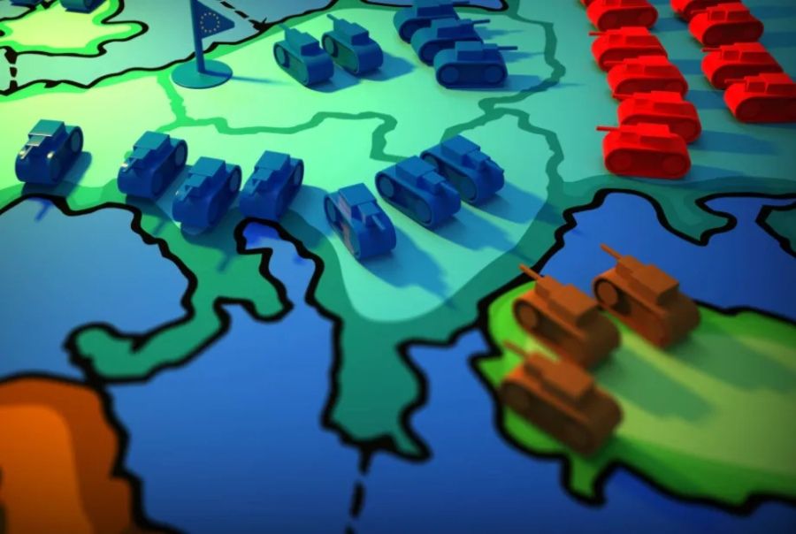 Gioco Risiko: carri armati blu e rossi sul tabellone di gioco