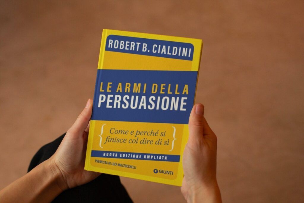 Le armi della persuasione - Libro di Robert Cialdini